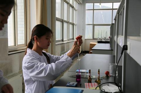 中药学系举办腰痛宁杯第四届实验操作技能大赛