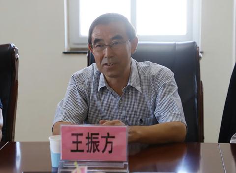 学校召开庆祝新中国成立70周年离退休干部和党外人士座谈会